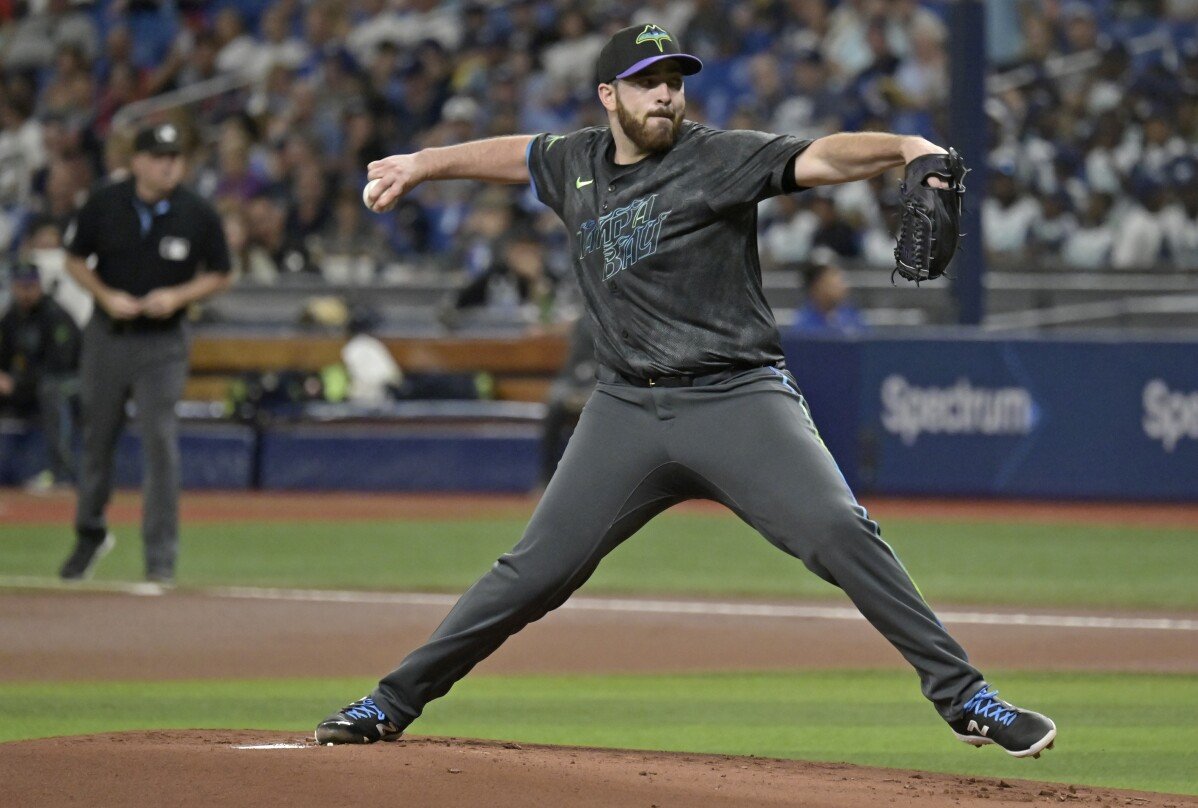 Les Brewers continuent d'essayer de résoudre leur rotation de départ en acquérant le DAP Aaron Civale des Rays